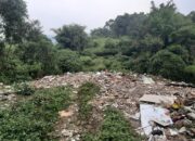 Oknum Pengurus Perum Bogenville 2 Estate Diduga Buang Sampah Sembarangan