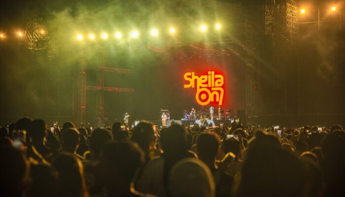 Sheila On 7 Lampiaskan Kerinduan Penggemar di Konser Tunggu Aku di Samarinda
