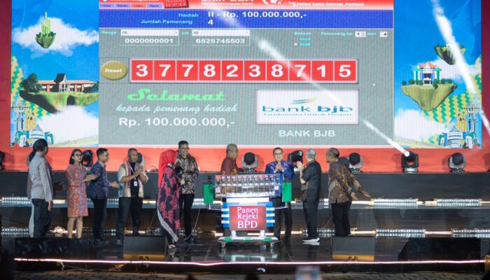 Nasabah Bank bjb Dapat Hadiah Ratusan Juta Rupiah pada Undian Simpeda di Kota Pontianak