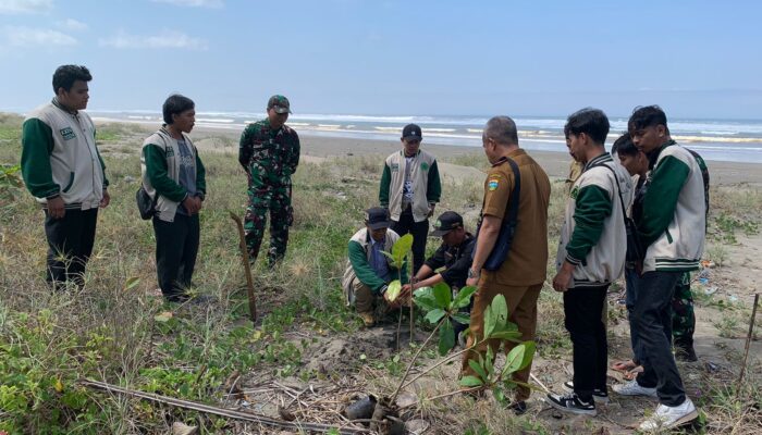 Mahasiswa KKN IAIT Rebosiasi Pesisir Pantai Cipatujah Tasikmalaya