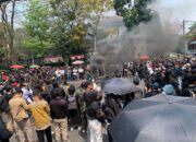 Ribuan Orang Datangi Kantor DPRD Jabar, Kawal Putusan MK