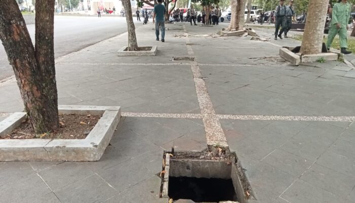 Penutup Gorong Gorong Kompleks Pemkab Tasik Hilang