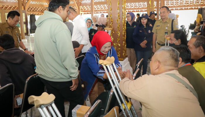 Dukung Terciptanya Kota Inklusif, Pemkot Bandung, PT Angkasa Pura dan Kick Andy Foundation Bagikan Kaki Palsu