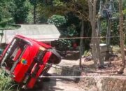 Mobil Damkar Cianjur Terguling di Cikalongkulon