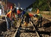 PT KAI Daop 2 Bandung Perbaiki Rel di Perlintasan Jalan Ahmad Yani Cikudapteuh