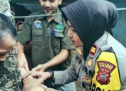 Kapolsek Lengkong Bebaskan Kakak Adik yang Dipasung di Kandang Kayu