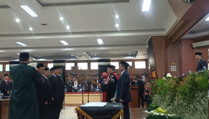 Pengambilan Sumpah Pimpinan DPRD Kota Tasikmalaya, Paslon Cuma Hadir Viman Alfarizi