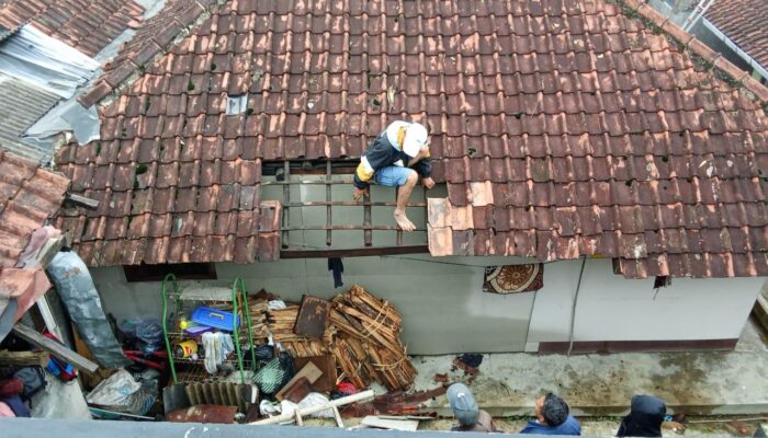 Sentra Abiyoso Cepat Tanggap Turunkan Bantuan Bagi Warga Korban Angin Puting Beliung