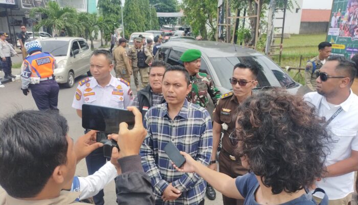 Bawaslu Majalengka Tertibkan APK yang Membandel di Masa Tenang Pilkada 2024