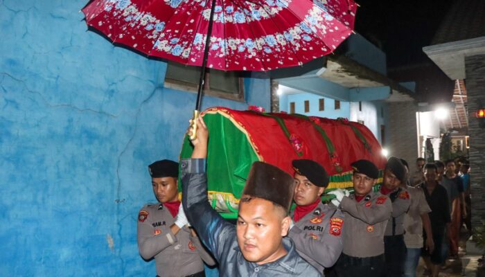 Bripka Miftahu Rochman Gugur Usai Bantu Evakuasi Korban Bencana Sukabumi