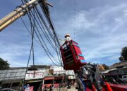 Diskominfo Tertibkan Kabel di Jalan Dipatiukur dan Teuku Umar