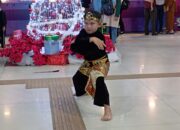 Kesenian Tradisional Manjakan Pelanggan Masa Angkutan Nataru di Hall Stasiun Bandung