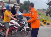 Disiplin Berlalu Lintas di Perlintasan Sebidang, Dapat Souvenir