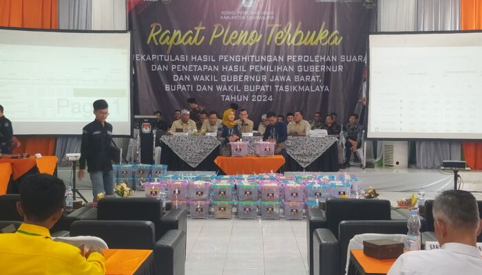 Pleno Rekapitulasi Suara Sempat Diwarnai Masukan Bawaslu Kabupaten Tasikmalaya