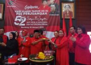 Rayakan HUT ke-52, PDI Perjuangan Jabar Potong Tumpeng dan Berikan Santunan
