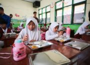 Dapat MBG, Siswa SMPN 17 Kota Bandung: Daging dan Sayurnya Enak