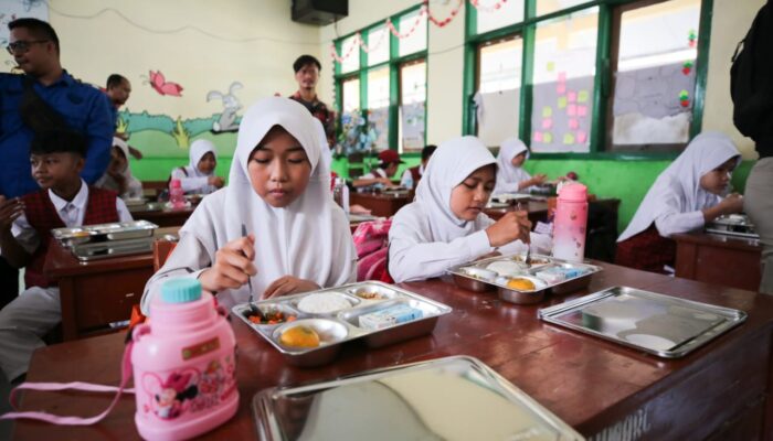 Dapat MBG, Siswa SMPN 17 Kota Bandung: Daging dan Sayurnya Enak