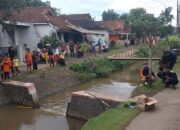 Dikira Boneka, Ternyata Masih Menempel Ari-ari di Irigasi Cikunten