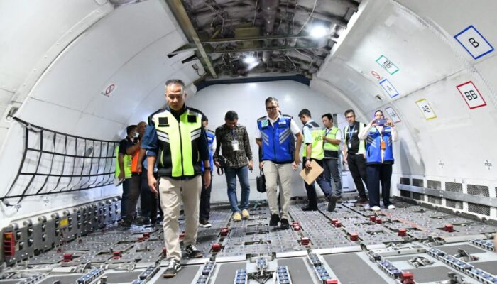 PJ Gubernur Sambut Kedatangan Kargo Perdana di Bandara Kertajati