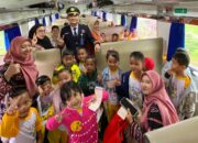 KAI Daop 2 Bandung bersama Astrajingga Creatif Kenalkan Transportasi Umum Kereta Api kepada Ribuan Anak di Kota Tasikmalaya