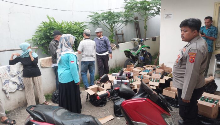 Polisi Temukan Ratusan Botol Mihol di Jalan Siliwangi Tasikmalaya