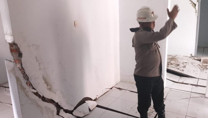 Pergerakan Tanah di Cineam Tasik Merusak Puluhan Rumah