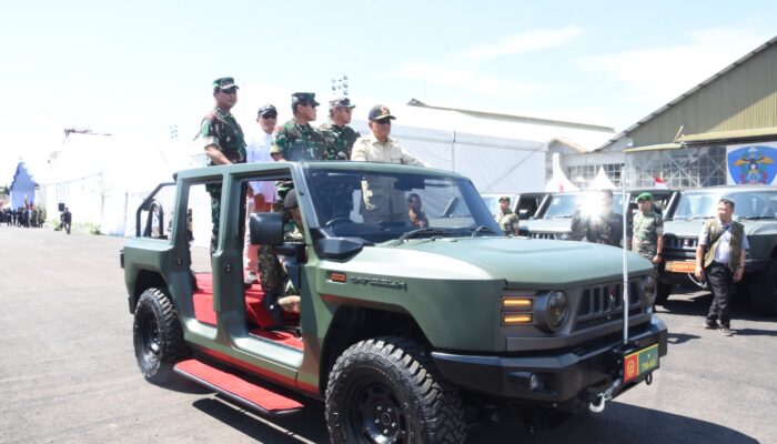 Menhan Serahkan Ransus Maung di Bandung