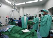 Kemensos Fasilitasi 275 Warga Jabar Operasi Katarak Gratis