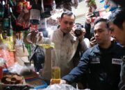 Polda Jabar Sidak Harga dan Takaran MinyaKita di Pasar Kosambi