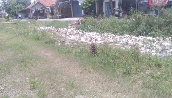 Poktan Sumuradem Timur Keluhkan Aliran Sungai Sarekat yang Tersumbat Sampah