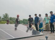 Sedekah Energi dari Mosaic Latih Warga Pondok Pesantren Mampu Kelola Panel Surya Secara Mandiri
