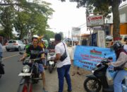 Relawan Prabowo Mania 08 Cianjur Bagikan Takjil Gratis