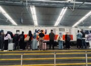 Penumpang Commuterline Bandung Ramai di Hari Pertama Lebaran