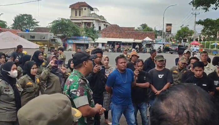 Jalur Menuju Kantor Bupati Tasik Jadi Zona Merah Bagi PKL Berjualan