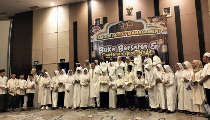 Demode Artist Management Bukber dan Santuni Anak Yatim