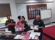 Kejari Garut Terima Penyerahan Tersangka Kasus Rokok Ilegal