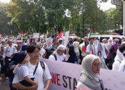 Ribuan Orang Warga Jabar Gelar Aksi Solidaritas dan Doa untuk Palestina di Bandung