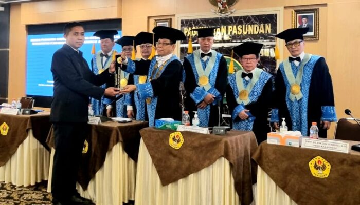 Gelar Doktor Dengan Predikat Cumlaude Diraih Kombes Adi Sumirat