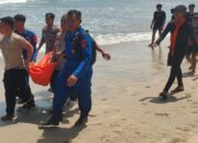 Polisi Evakuasi Temuan Mayat Korban Tenggelam di Pantai Sayang Heulang