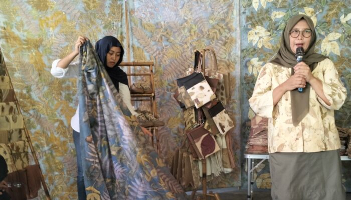 Ecoprint Batik Dahon Pangandaran, Kombinasi Skil dan Keindahan Dari Alam