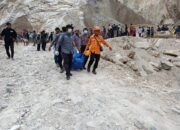 Gercep Pemda Prov Jabar dan Kabupaten Cirebon Evakuasi Korban Longsor Gunung Kuda