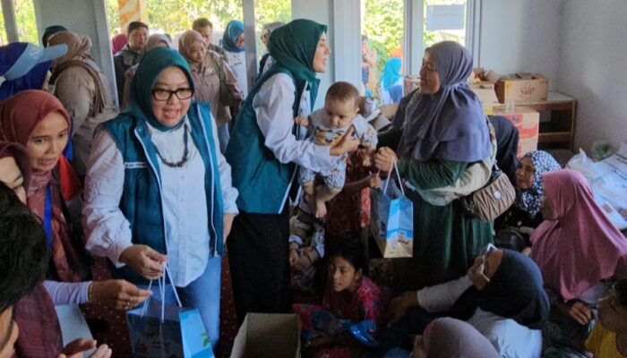 Dilapori via DM Instagram, PKK Jabar Langsung Gass ke Pengungsian Korban Longsor Lembang