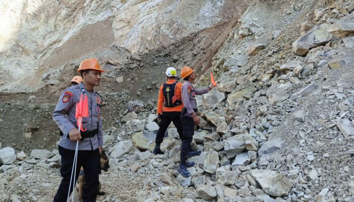 Tim K-9 Endus Empat Titik Korban Longsor Gunung Kuda Cipanas