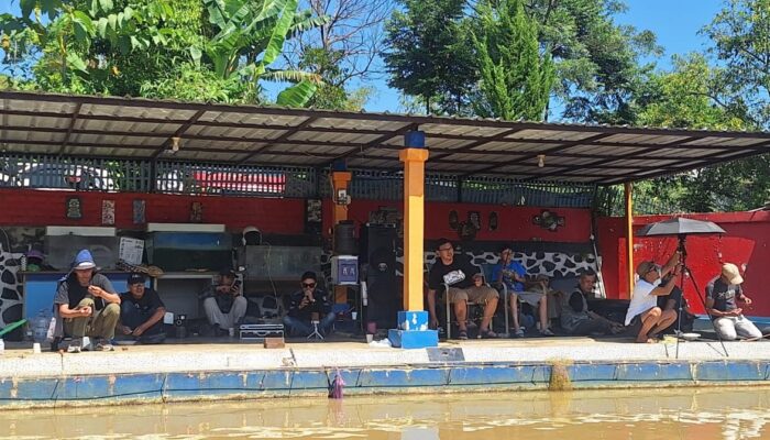 Jalin Silaturahmi dan Rayakan Raihan Doktor: Radio Komunitas Se-Jawa Barat Kumpul di Banjaran dengan Mancing Berwarna