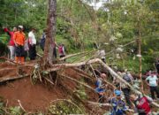 Kondisi Medan Belum Memungkinkan Lakukan Pencarian Korban Tertimbun Longsor di Tenjowaringin