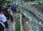 Tinjau Kirmir Roboh di Maleer Utara, Erwin Pastikan Perbaikan dimulai Agustus