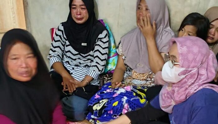 Cucu, Istri Acu Bercerita Gelagat Sebelum Suaminya Hilang Tertimbun Longsor