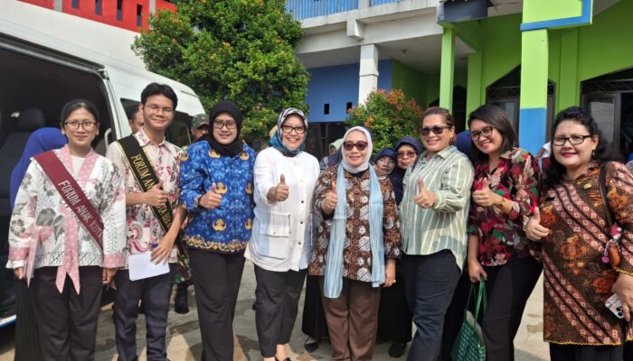 Jelajah SAPA Menteri PPPA Bagikan 300 Paket Bantuan di Kampung Pemulung Kota Bekasi