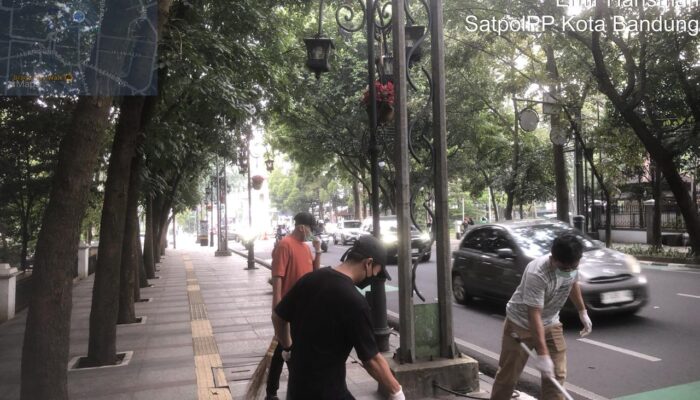 Pembagi Minuman Beralkohol di PSRI 2025 Mulai Jalani Hukuman Bebersih Balai Kota Bandung