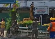 Bangunan Liar di Atas Saluran Irigasi Cimulu Kota Tasikmalaya Dibongkar